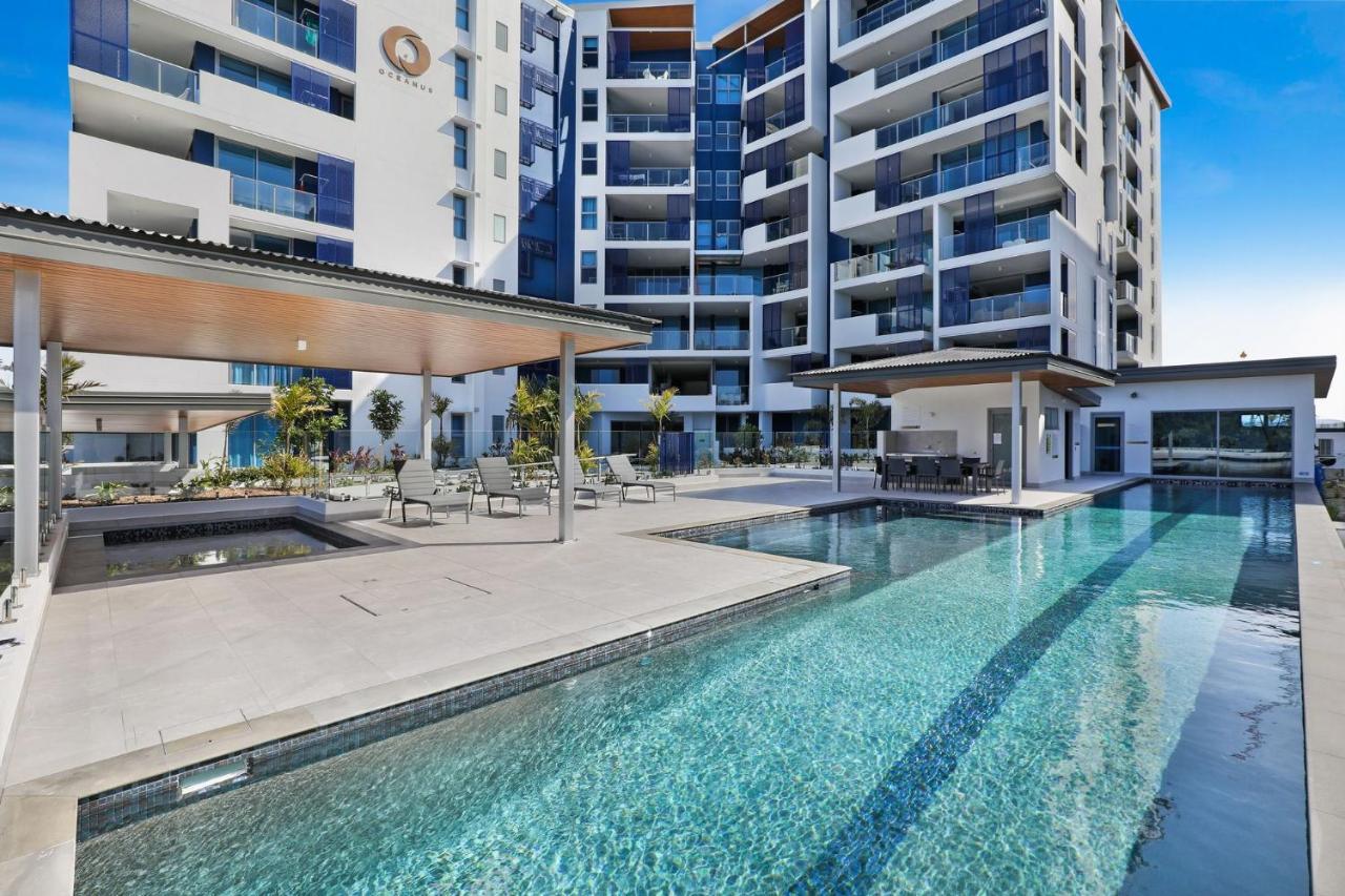 Hotel Oceanus Bokarina Beach Kawana Waters Exterior foto